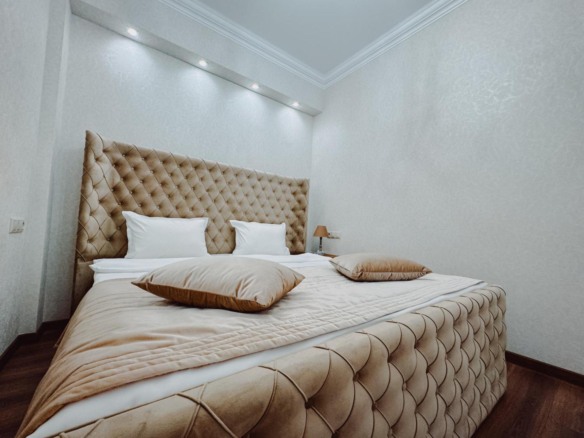 Armenia Hotel Jerevan Buitenkant foto