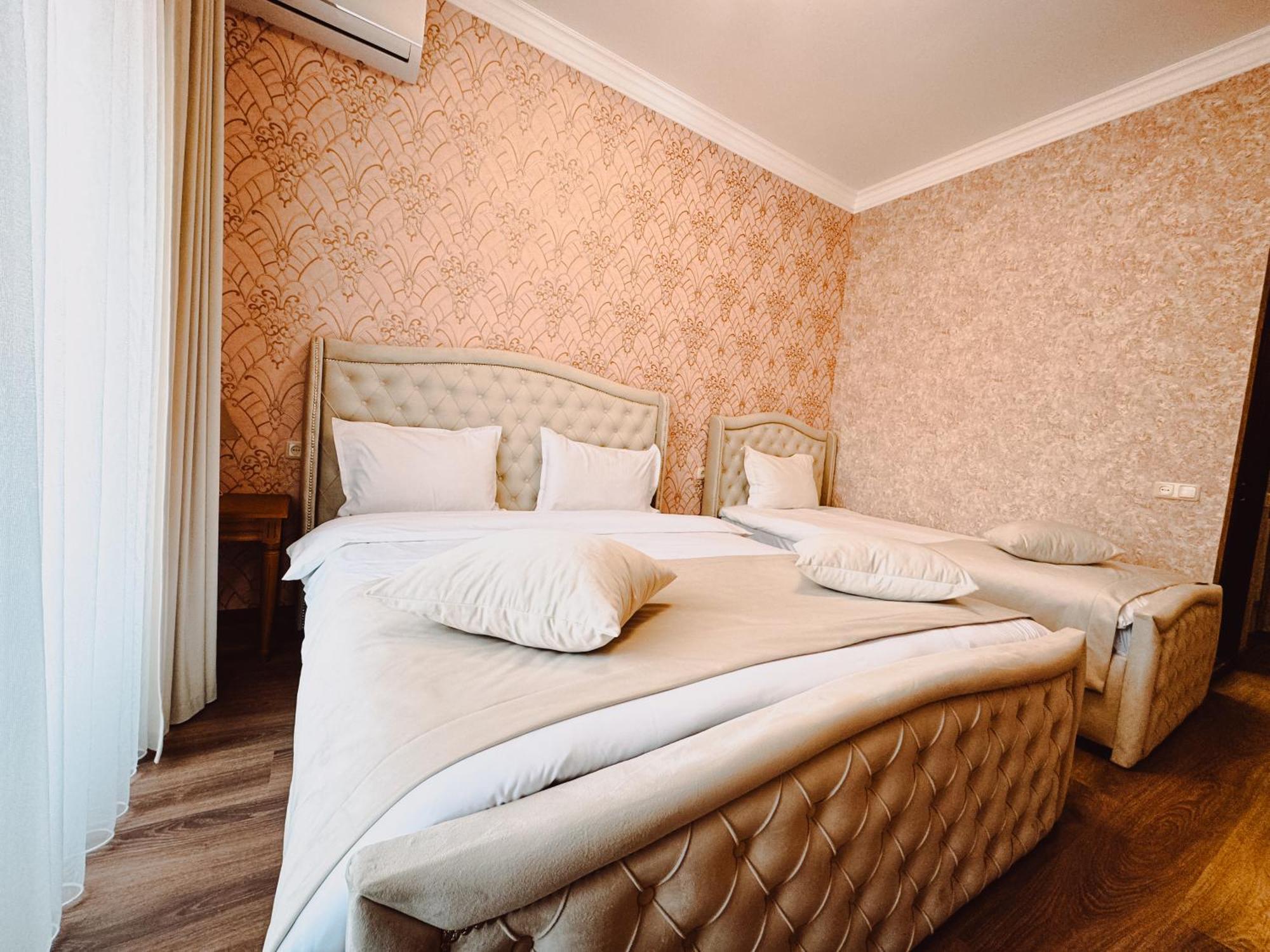 Armenia Hotel Jerevan Buitenkant foto