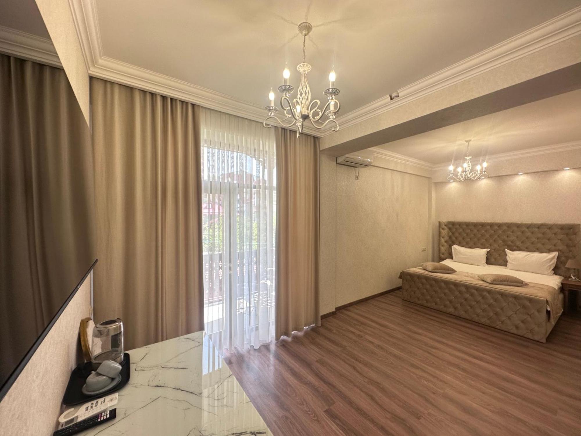 Armenia Hotel Jerevan Buitenkant foto