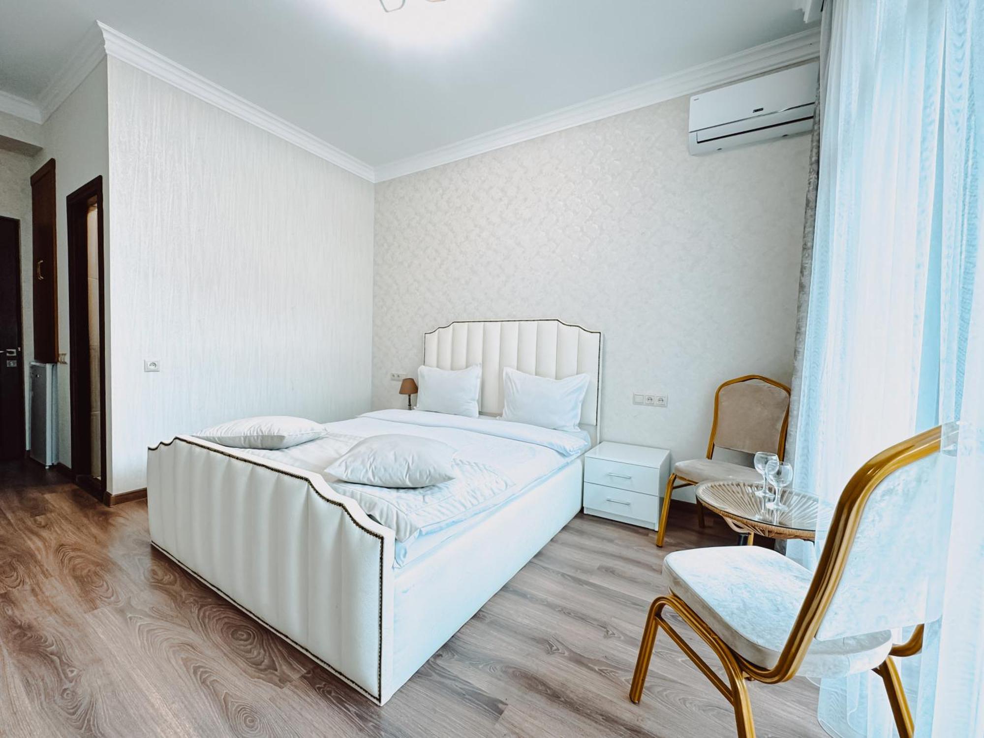 Armenia Hotel Jerevan Buitenkant foto