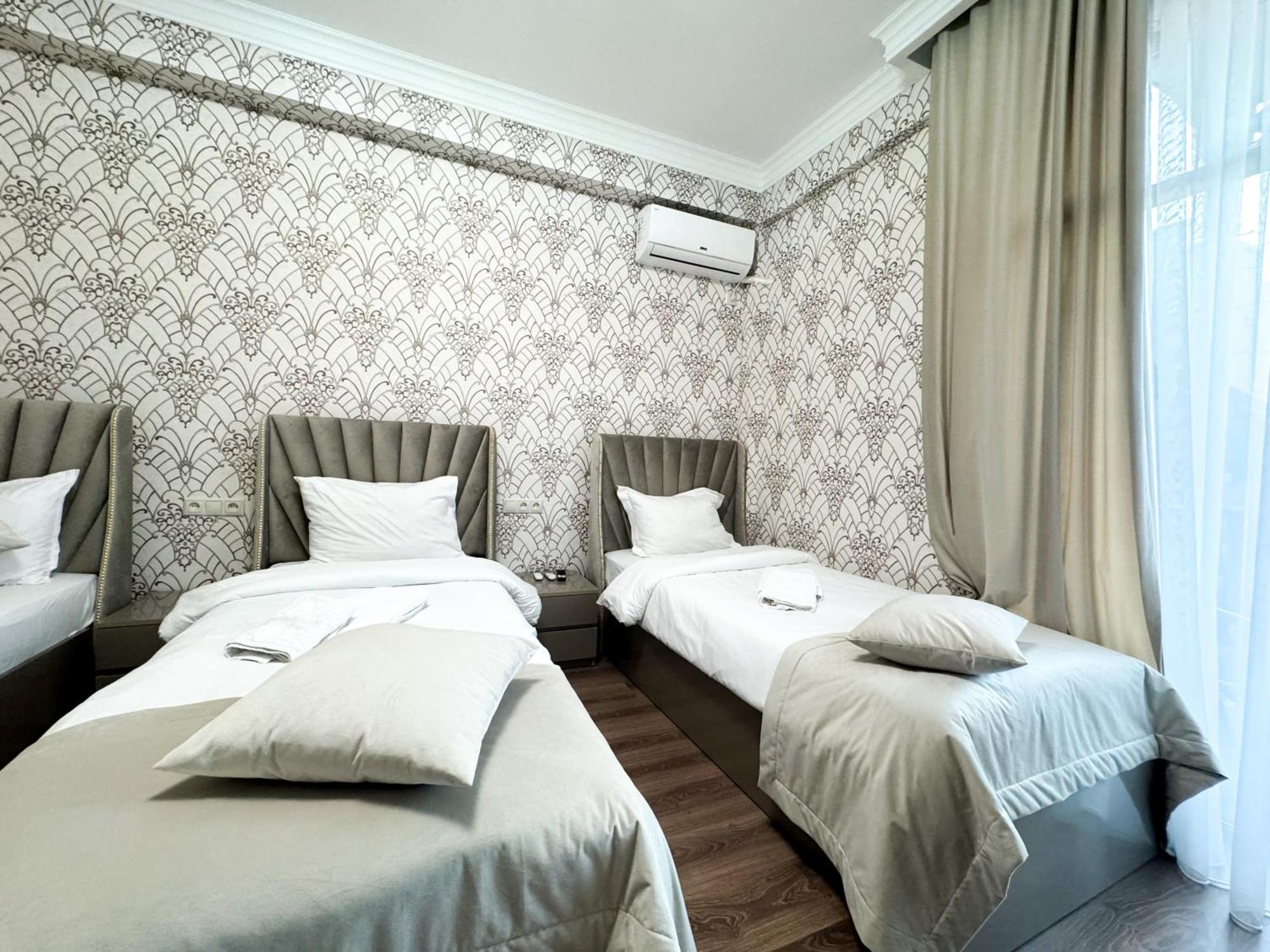 Armenia Hotel Jerevan Buitenkant foto