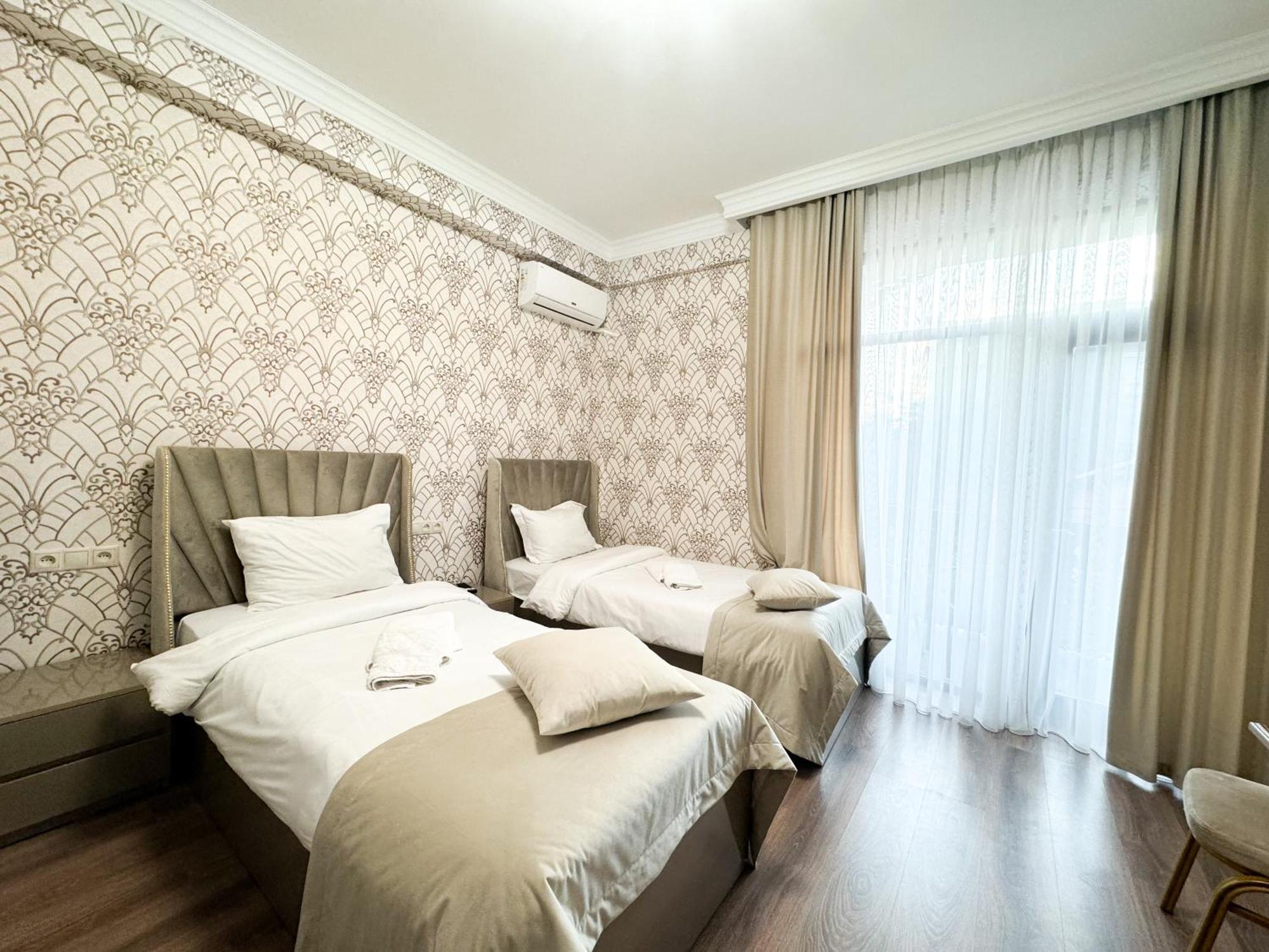 Armenia Hotel Jerevan Buitenkant foto