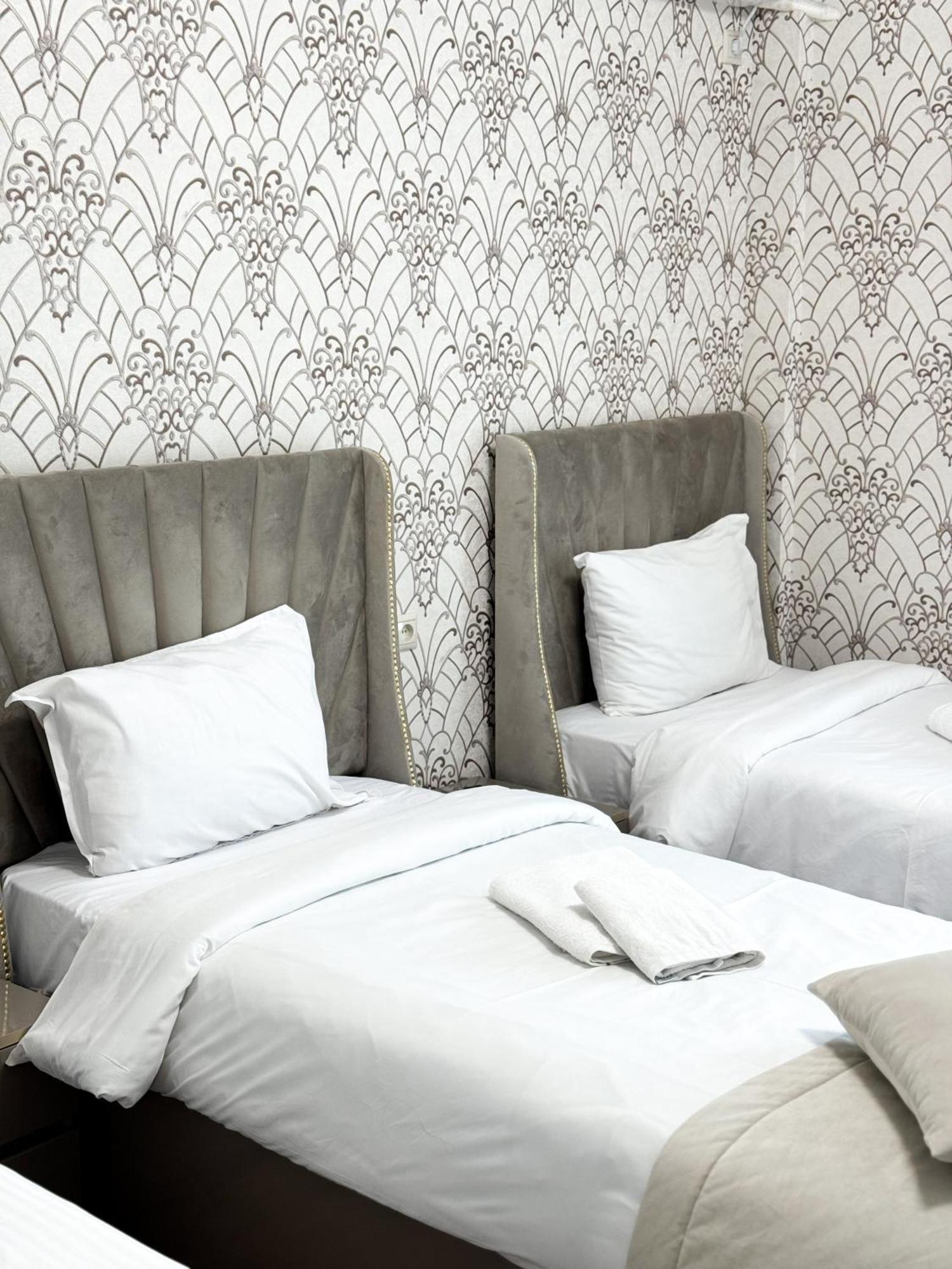Armenia Hotel Jerevan Buitenkant foto