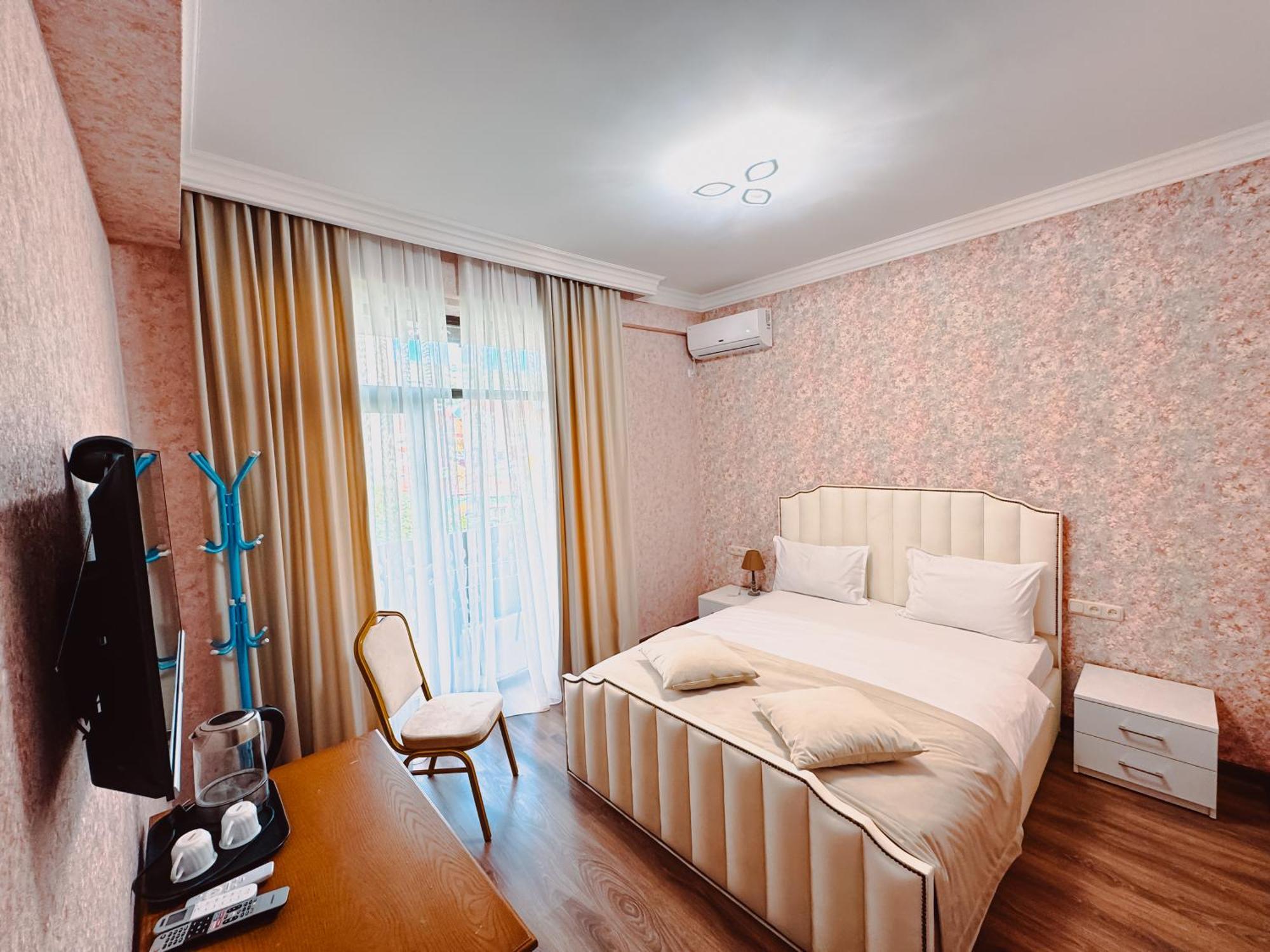 Armenia Hotel Jerevan Buitenkant foto