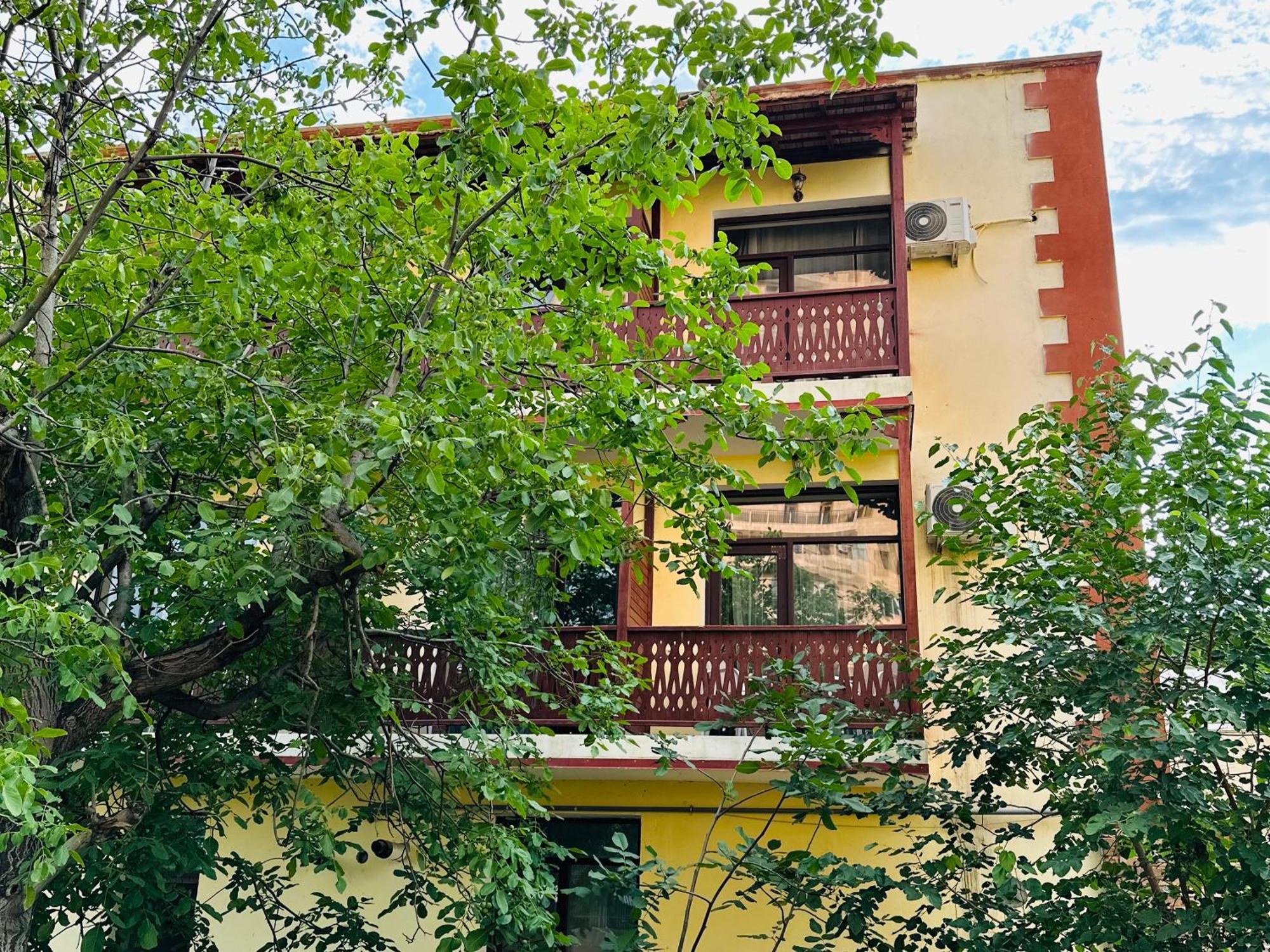 Armenia Hotel Jerevan Buitenkant foto