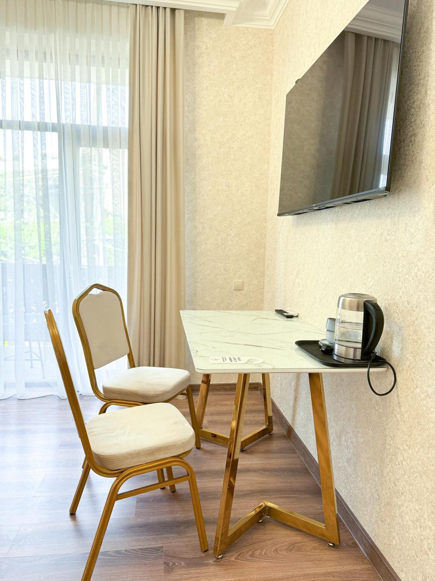 Armenia Hotel Jerevan Buitenkant foto