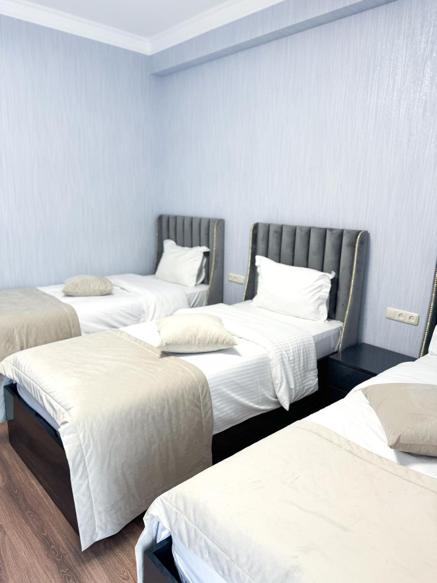 Armenia Hotel Jerevan Buitenkant foto