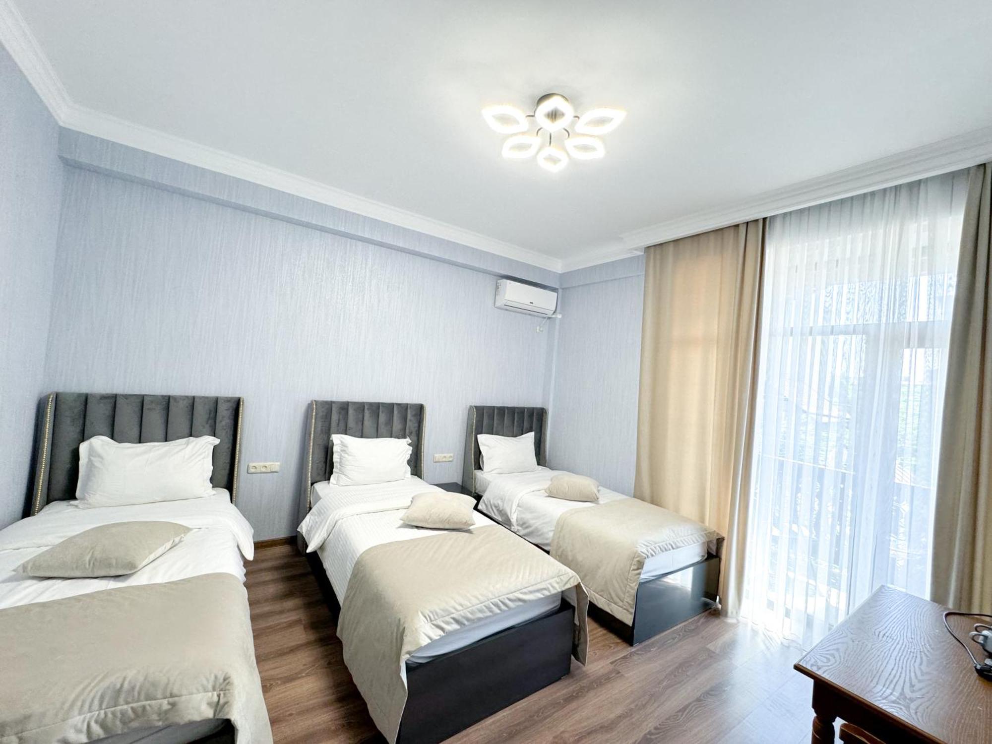 Armenia Hotel Jerevan Buitenkant foto
