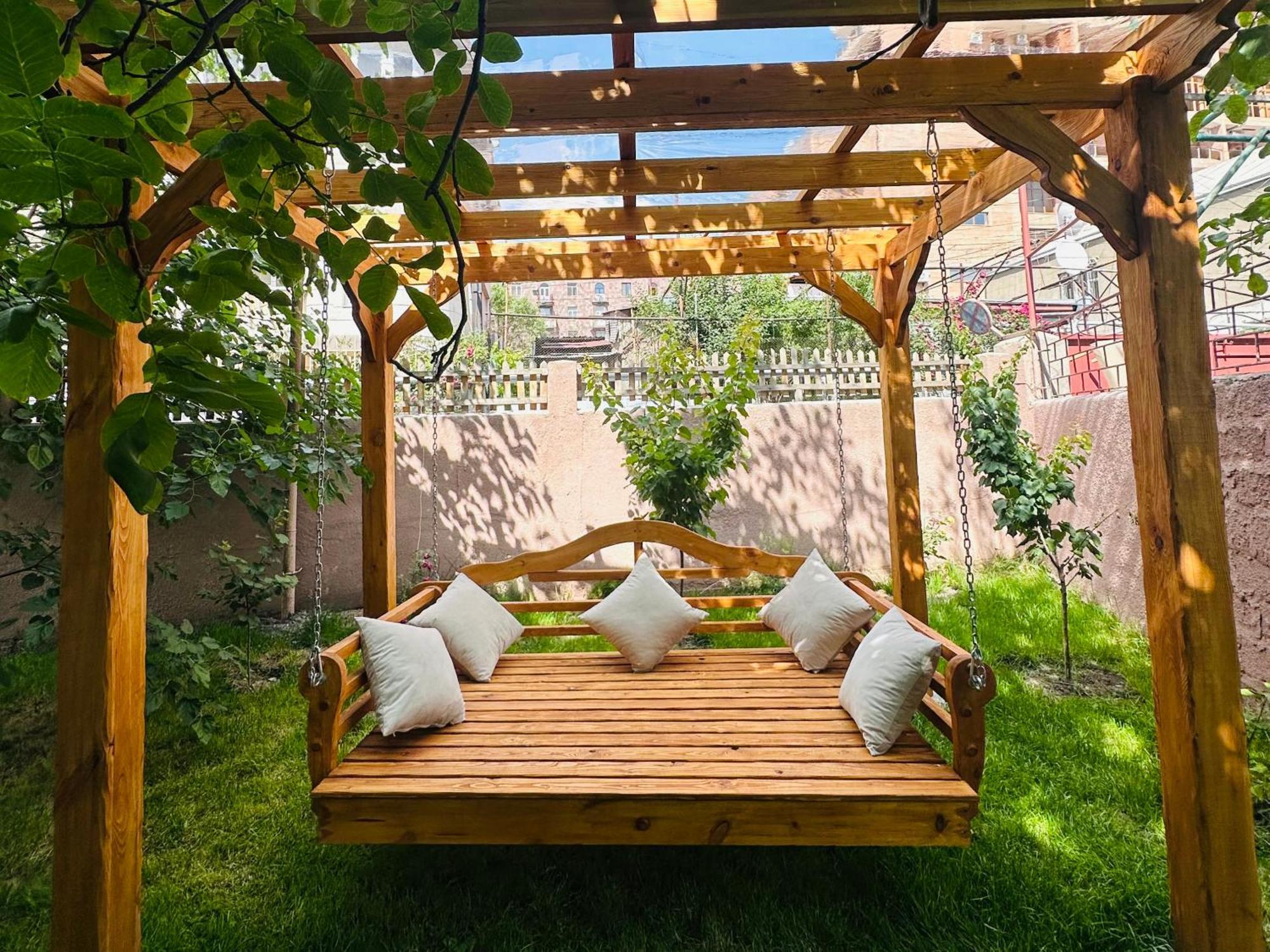 Armenia Hotel Jerevan Buitenkant foto