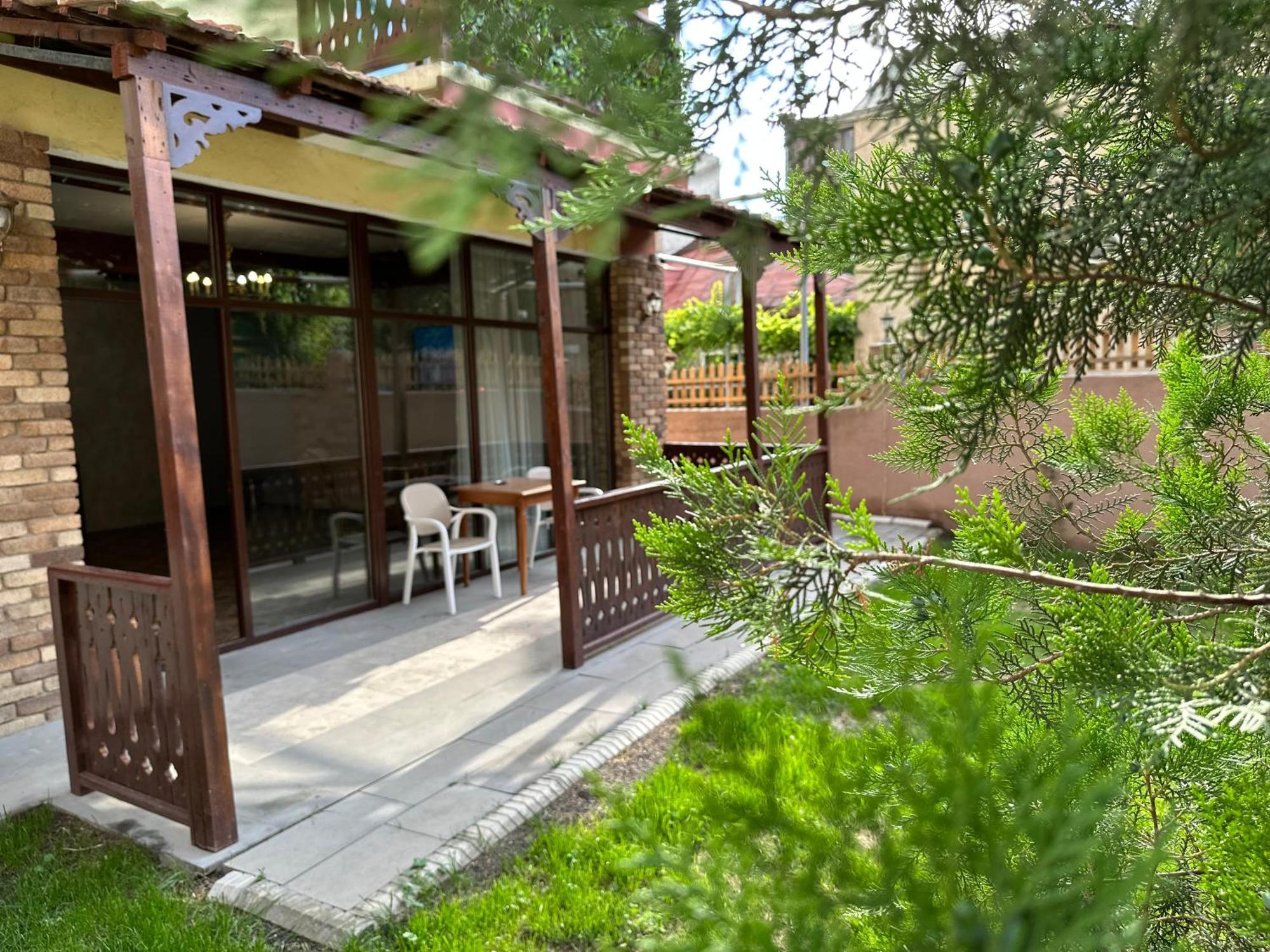 Armenia Hotel Jerevan Buitenkant foto