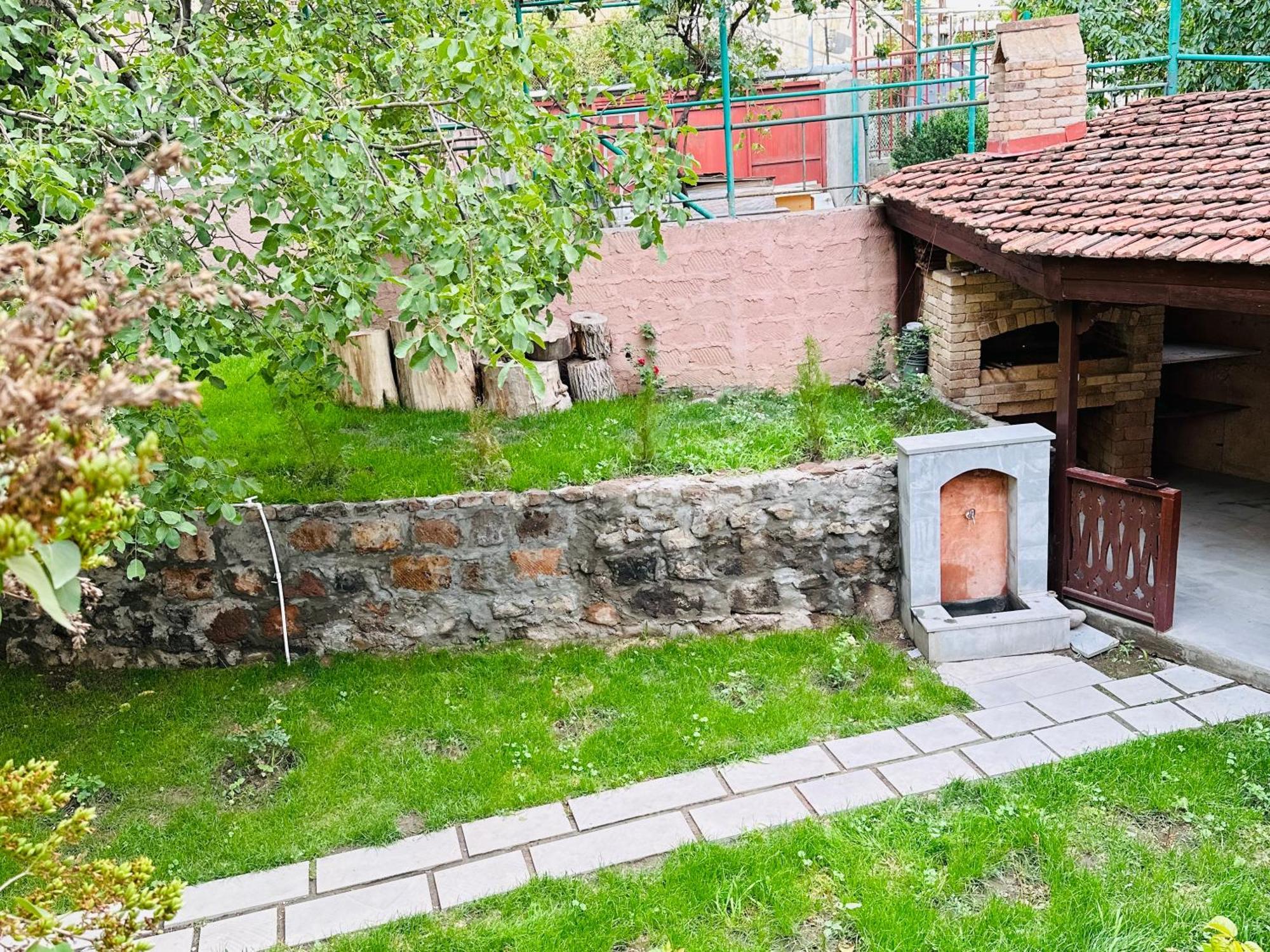 Armenia Hotel Jerevan Buitenkant foto